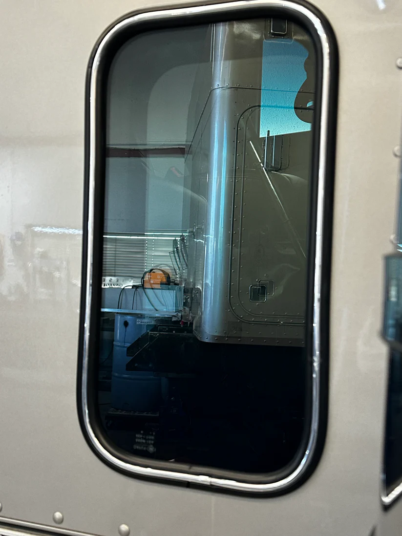 BUS Glass kit Peterbilt 389 - Image 5